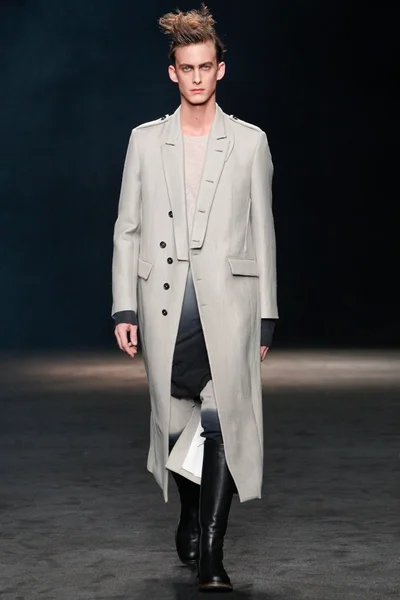 Look 10